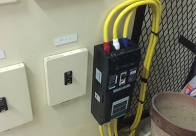 電子ブレーカー施工